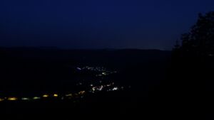 Dieses Bild zeigt eine Webcam-Aufnahme vom Achertal, aufgenommen am Mittwoch, den 27.05.2026 um 04:10 Uhr. Die Temperatur betrug 21.8°C.