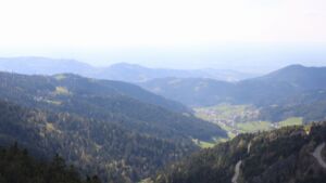 Dieses Bild zeigt eine Webcam-Aufnahme vom Achertal, aufgenommen am Freitag, den 17.04.2026 um 16:30 Uhr. Die Temperatur betrug 16°C.