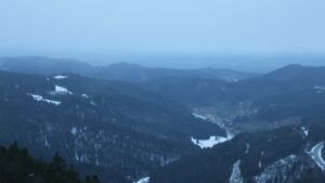 Dieses Bild zeigt eine Webcam-Aufnahme vom Achertal, aufgenommen am Sonntag, den 23.11.2025 um 16:50 Uhr. Die Temperatur betrug -1.9°C.