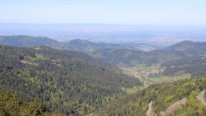 Dieses Bild zeigt eine Webcam-Aufnahme vom Achertal, aufgenommen am Montag, den 27.04.2026 um 09:50 Uhr. Die Temperatur betrug 13.4°C.