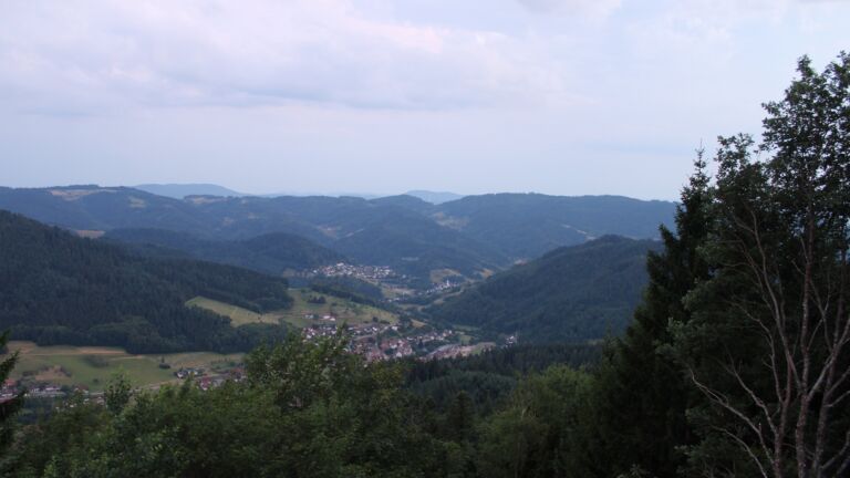 Dieses Bild zeigt eine Webcam-Aufnahme vom Achertal, aufgenommen am Mittwoch, den 15.07.2026 um 21:40 Uhr. Die Temperatur betrug 21.4°C.