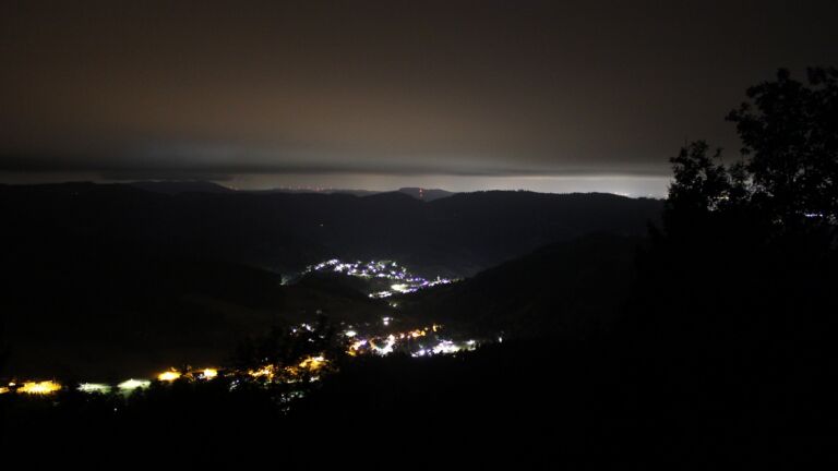 Dieses Bild zeigt eine Webcam-Aufnahme vom Achertal, aufgenommen am Mittwoch, den 19.08.2026 um 02:30 Uhr. Die Temperatur betrug 16.1°C.