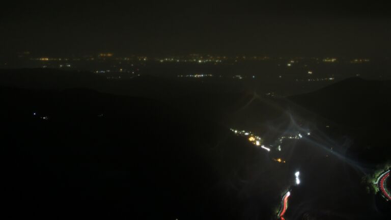 Dieses Bild zeigt eine Webcam-Aufnahme vom Achertal, aufgenommen am Sonntag, den 25.05.2025 um 00:00 Uhr. Die Temperatur betrug 5.3°C.