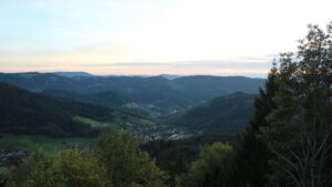 Dieses Bild zeigt eine Webcam-Aufnahme vom Achertal, aufgenommen am Donnerstag, den 15.10.2026 um 18:30 Uhr. Die Temperatur betrug 16.9°C.