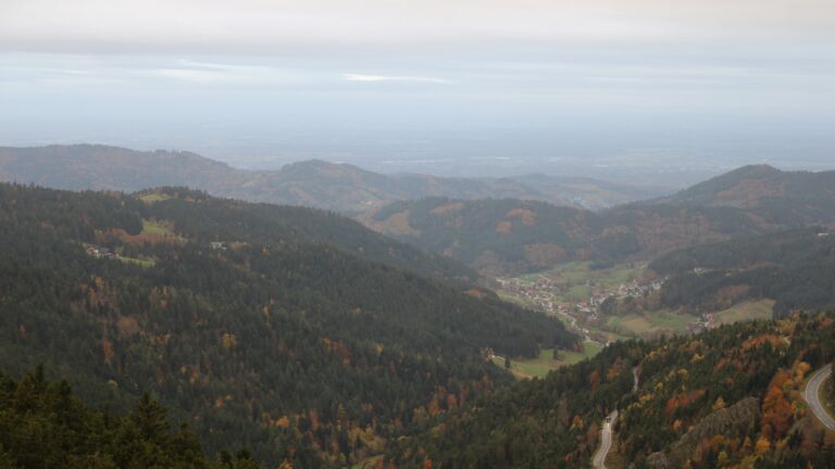 Dieses Bild zeigt eine Webcam-Aufnahme vom Achertal, aufgenommen am Dienstag, den 28.10.2025 um 07:40 Uhr. Die Temperatur betrug 3.5°C.