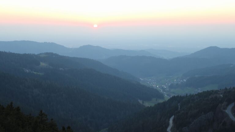 Dieses Bild zeigt eine Webcam-Aufnahme vom Achertal, aufgenommen am Freitag, den 20.03.2026 um 18:40 Uhr. Die Temperatur betrug 6.6°C.