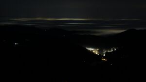 Dieses Bild zeigt eine Webcam-Aufnahme vom Achertal, aufgenommen am Dienstag, den 20.01.2026 um 23:10 Uhr. Die Temperatur betrug 5.6°C.