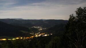 Dieses Bild zeigt eine Webcam-Aufnahme vom Achertal, aufgenommen am Donnerstag, den 24.09.2026 um 23:30 Uhr. Die Temperatur betrug 11.1°C.