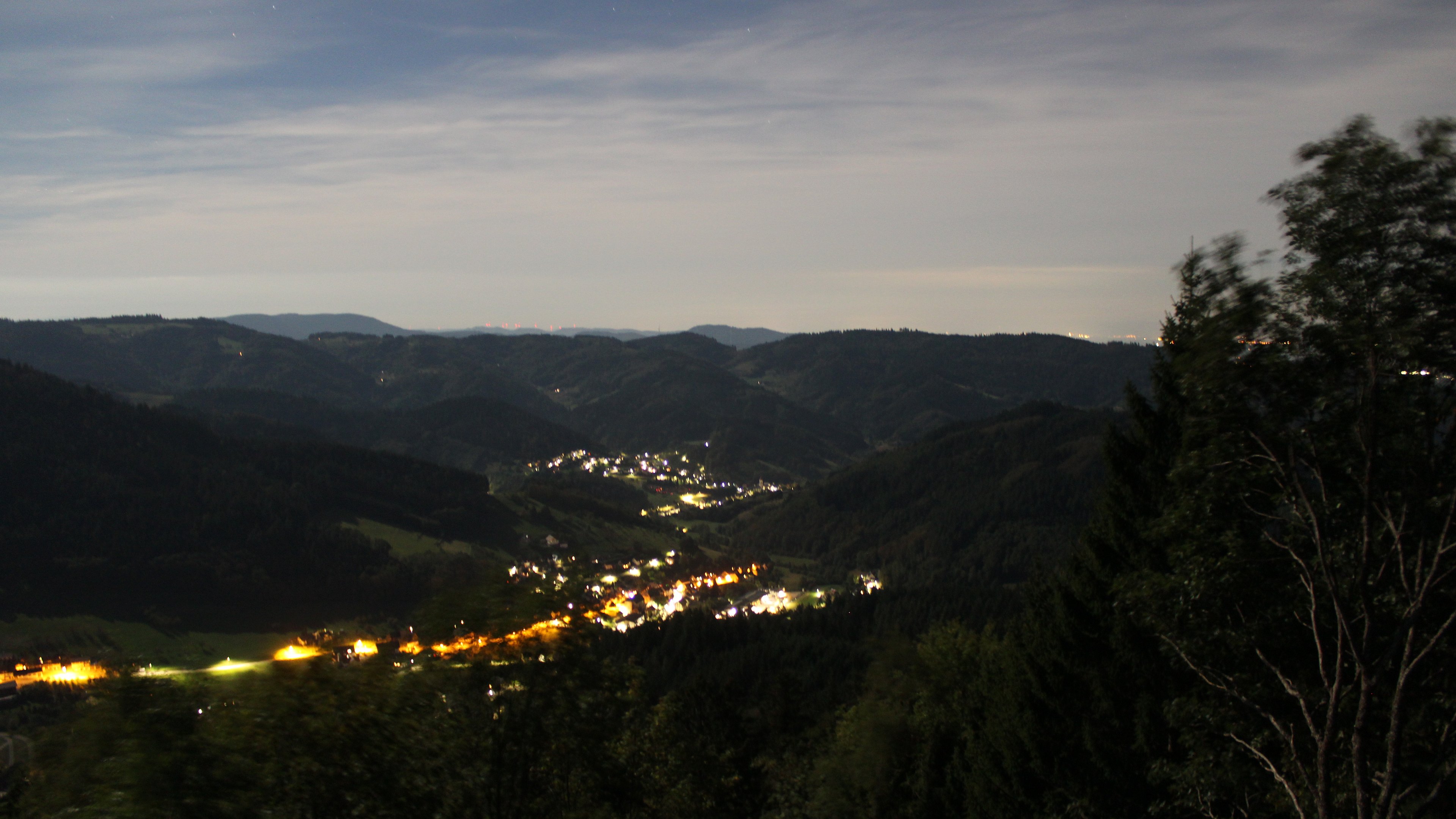 Dieses Bild zeigt eine Webcam-Aufnahme vom Achertal, aufgenommen am Donnerstag, den 24.09.2026 um 23:30 Uhr. Die Temperatur betrug 11.1°C.