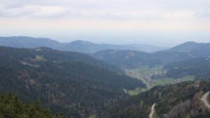 Dieses Bild zeigt eine Webcam-Aufnahme vom Achertal, aufgenommen am Mittwoch, den 15.04.2026 um 15:50 Uhr. Die Temperatur betrug 8.8°C.