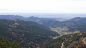 Dieses Bild zeigt eine Webcam-Aufnahme vom Achertal, aufgenommen am Freitag, den 31.10.2025 um 14:30 Uhr. Die Temperatur betrug 10.6°C.