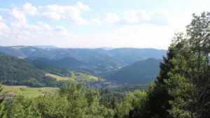 Dieses Bild zeigt eine Webcam-Aufnahme vom Achertal, aufgenommen am Mittwoch, den 08.07.2026 um 18:40 Uhr. Die Temperatur betrug 27.6°C.