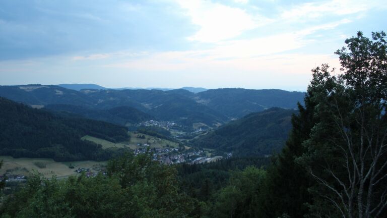 Dieses Bild zeigt eine Webcam-Aufnahme vom Achertal, aufgenommen am Samstag, den 15.08.2026 um 20:50 Uhr. Die Temperatur betrug 28.2°C.