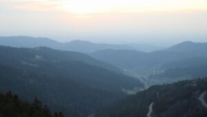 Dieses Bild zeigt eine Webcam-Aufnahme vom Achertal, aufgenommen am Dienstag, den 24.03.2026 um 18:30 Uhr. Die Temperatur betrug 7.9°C.