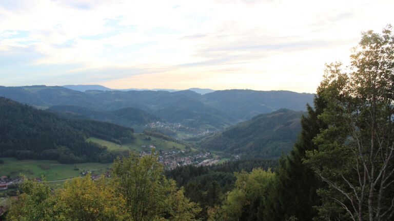 Dieses Bild zeigt eine Webcam-Aufnahme vom Achertal, aufgenommen am Freitag, den 16.10.2026 um 17:40 Uhr. Die Temperatur betrug 20.1°C.