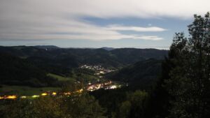 Dieses Bild zeigt eine Webcam-Aufnahme vom Achertal, aufgenommen am Dienstag, den 27.10.2026 um 05:00 Uhr. Die Temperatur betrug 9.8°C.