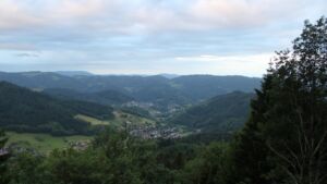 Dieses Bild zeigt eine Webcam-Aufnahme vom Achertal, aufgenommen am Samstag, den 13.06.2026 um 05:50 Uhr. Die Temperatur betrug 14.1°C.