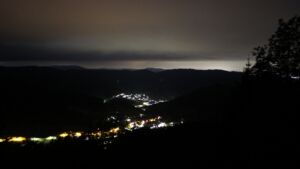 Dieses Bild zeigt eine Webcam-Aufnahme vom Achertal, aufgenommen am Dienstag, den 19.05.2026 um 03:50 Uhr. Die Temperatur betrug 8.2°C.