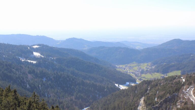 Dieses Bild zeigt eine Webcam-Aufnahme vom Achertal, aufgenommen am Donnerstag, den 02.04.2026 um 17:00 Uhr. Die Temperatur betrug 6.7°C.