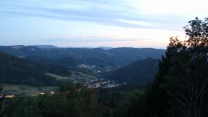 Dieses Bild zeigt eine Webcam-Aufnahme vom Achertal, aufgenommen am Sonntag, den 23.08.2026 um 21:00 Uhr. Die Temperatur betrug 15.8°C.