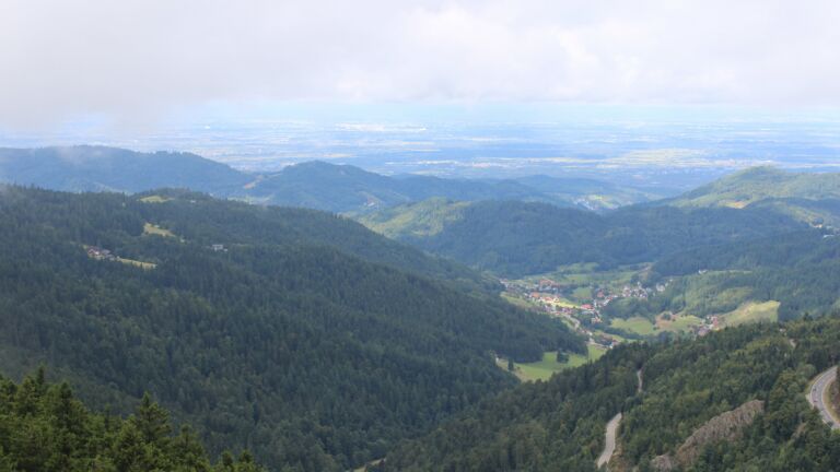 Dieses Bild zeigt eine Webcam-Aufnahme vom Achertal, aufgenommen am Samstag, den 30.08.2025 um 11:50 Uhr. Die Temperatur betrug 11.5°C.