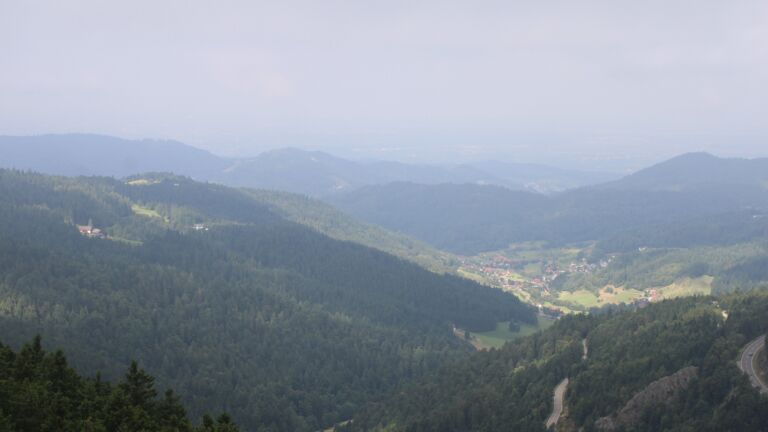 Dieses Bild zeigt eine Webcam-Aufnahme vom Achertal, aufgenommen am Sonntag, den 17.08.2025 um 10:30 Uhr. Die Temperatur betrug 13.2°C.