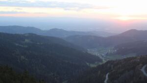 Dieses Bild zeigt eine Webcam-Aufnahme vom Achertal, aufgenommen am Donnerstag, den 16.04.2026 um 20:20 Uhr. Die Temperatur betrug 12.9°C.