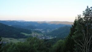Dieses Bild zeigt eine Webcam-Aufnahme vom Achertal, aufgenommen am Mittwoch, den 29.07.2026 um 06:30 Uhr. Die Temperatur betrug 23.9°C.