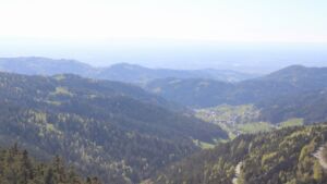 Dieses Bild zeigt eine Webcam-Aufnahme vom Achertal, aufgenommen am Donnerstag, den 23.04.2026 um 17:10 Uhr. Die Temperatur betrug 14.3°C.