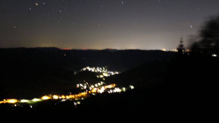 Dieses Bild zeigt eine Webcam-Aufnahme vom Achertal, aufgenommen am Montag, den 13.07.2026 um 00:00 Uhr. Die Temperatur betrug 22.4°C.