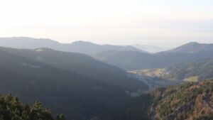 Dieses Bild zeigt eine Webcam-Aufnahme vom Achertal, aufgenommen am Mittwoch, den 17.12.2025 um 15:20 Uhr. Die Temperatur betrug 6.9°C.