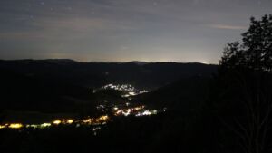 Dieses Bild zeigt eine Webcam-Aufnahme vom Achertal, aufgenommen am Mittwoch, den 08.07.2026 um 02:40 Uhr. Die Temperatur betrug 18.7°C.