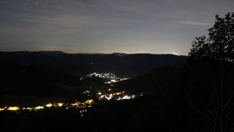 Dieses Bild zeigt eine Webcam-Aufnahme vom Achertal, aufgenommen am Mittwoch, den 08.07.2026 um 02:40 Uhr. Die Temperatur betrug 18.7°C.
