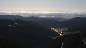 Dieses Bild zeigt eine Webcam-Aufnahme vom Achertal, aufgenommen am Montag, den 02.03.2026 um 04:00 Uhr. Die Temperatur betrug 4.5°C.