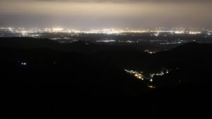 Dieses Bild zeigt eine Webcam-Aufnahme vom Achertal, aufgenommen am Sonntag, den 03.05.2026 um 22:30 Uhr. Die Temperatur betrug 11°C.