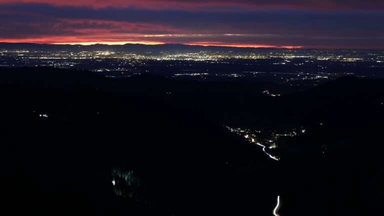 Dieses Bild zeigt eine Webcam-Aufnahme vom Achertal, aufgenommen am Freitag, den 31.10.2025 um 18:00 Uhr. Die Temperatur betrug 10.4°C.