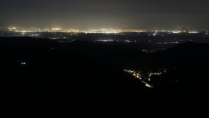 Dieses Bild zeigt eine Webcam-Aufnahme vom Achertal, aufgenommen am Sonntag, den 10.05.2026 um 03:40 Uhr. Die Temperatur betrug 12°C.