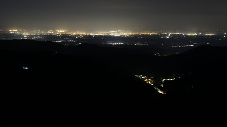 Dieses Bild zeigt eine Webcam-Aufnahme vom Achertal, aufgenommen am Sonntag, den 10.05.2026 um 03:40 Uhr. Die Temperatur betrug 12°C.