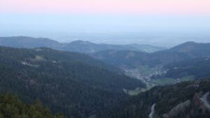 Dieses Bild zeigt eine Webcam-Aufnahme vom Achertal, aufgenommen am Dienstag, den 07.04.2026 um 06:50 Uhr. Die Temperatur betrug 6.3°C.