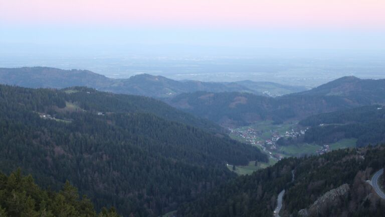 Dieses Bild zeigt eine Webcam-Aufnahme vom Achertal, aufgenommen am Dienstag, den 07.04.2026 um 06:50 Uhr. Die Temperatur betrug 6.3°C.