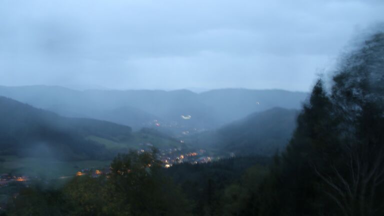Dieses Bild zeigt eine Webcam-Aufnahme vom Achertal, aufgenommen am Freitag, den 23.10.2026 um 18:40 Uhr. Die Temperatur betrug 8.6°C.