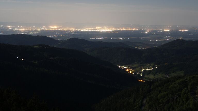 Dieses Bild zeigt eine Webcam-Aufnahme vom Achertal, aufgenommen am Montag, den 12.05.2025 um 02:00 Uhr. Die Temperatur betrug 9.8°C.
