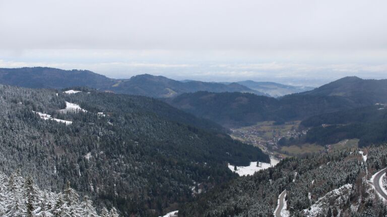 Dieses Bild zeigt eine Webcam-Aufnahme vom Achertal, aufgenommen am Freitag, den 30.01.2026 um 13:30 Uhr. Die Temperatur betrug 1.3°C.