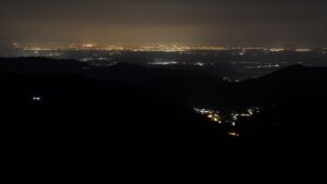 Dieses Bild zeigt eine Webcam-Aufnahme vom Achertal, aufgenommen am Montag, den 23.03.2026 um 03:30 Uhr. Die Temperatur betrug 6.1°C.