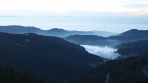 Dieses Bild zeigt eine Webcam-Aufnahme vom Achertal, aufgenommen am Sonntag, den 21.12.2025 um 17:10 Uhr. Die Temperatur betrug 5.3°C.