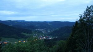 Dieses Bild zeigt eine Webcam-Aufnahme vom Achertal, aufgenommen am Dienstag, den 19.05.2026 um 21:40 Uhr. Die Temperatur betrug 12.4°C.