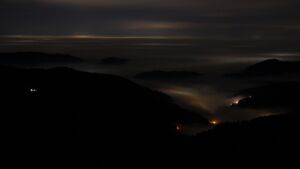 Dieses Bild zeigt eine Webcam-Aufnahme vom Achertal, aufgenommen am Montag, den 22.12.2025 um 03:30 Uhr. Die Temperatur betrug 7.8°C.