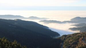 Dieses Bild zeigt eine Webcam-Aufnahme vom Achertal, aufgenommen am Mittwoch, den 03.12.2025 um 15:30 Uhr. Die Temperatur betrug 5.6°C.