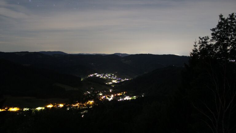 Dieses Bild zeigt eine Webcam-Aufnahme vom Achertal, aufgenommen am Montag, den 06.07.2026 um 02:40 Uhr. Die Temperatur betrug 15.9°C.