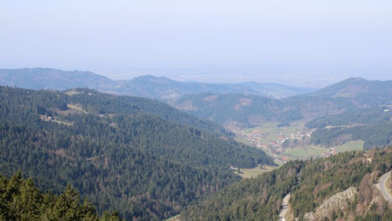 Dieses Bild zeigt eine Webcam-Aufnahme vom Achertal, aufgenommen am Dienstag, den 24.03.2026 um 10:10 Uhr. Die Temperatur betrug 7.4°C.